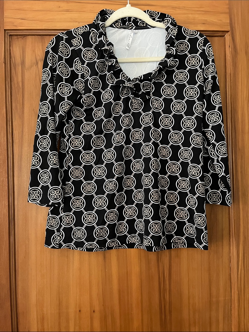 Lulu B Black & White Patterned Women's 3/4 Sleeve Top, Ruffle Neckline,Size XS